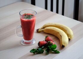 Banana-strawberry smoothie para sa pagbaba ng timbang